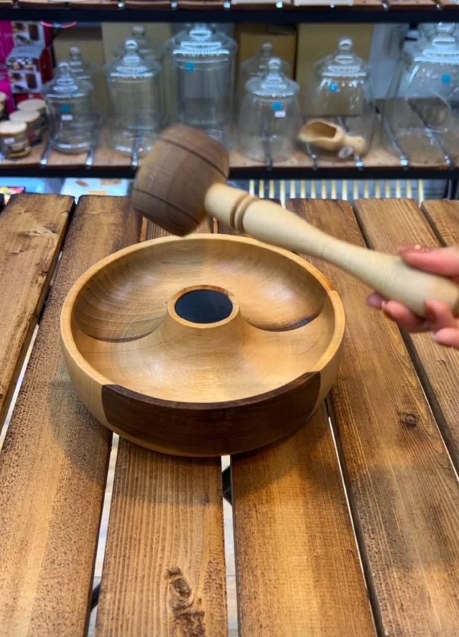 گردو شکن چوبی